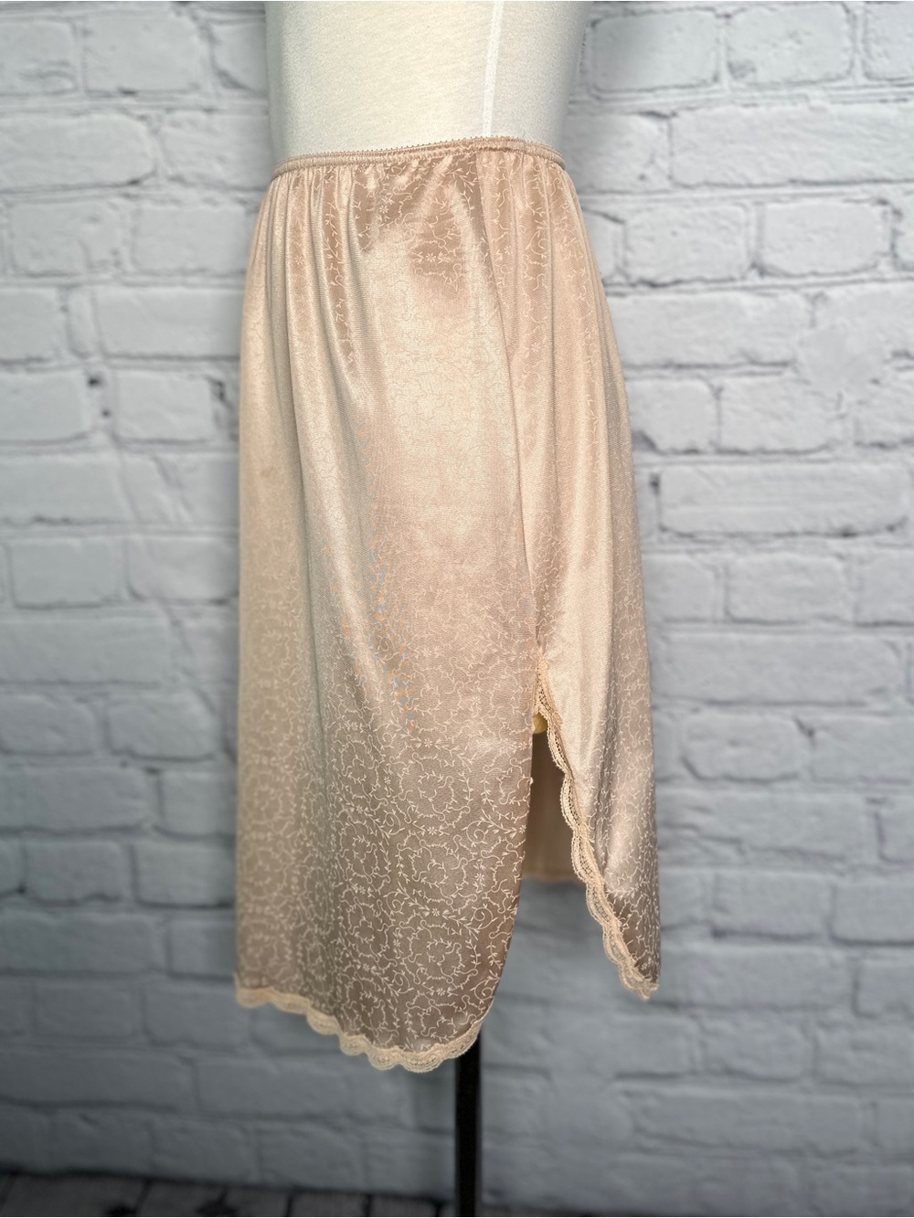 Vintage 80s Givenchy Nude Floral Half Slip M/L - Picture 5 of 9